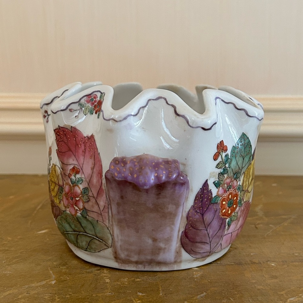 Beautiful Vintage Small Ceramic Floral Planter - Picture 6 of 8